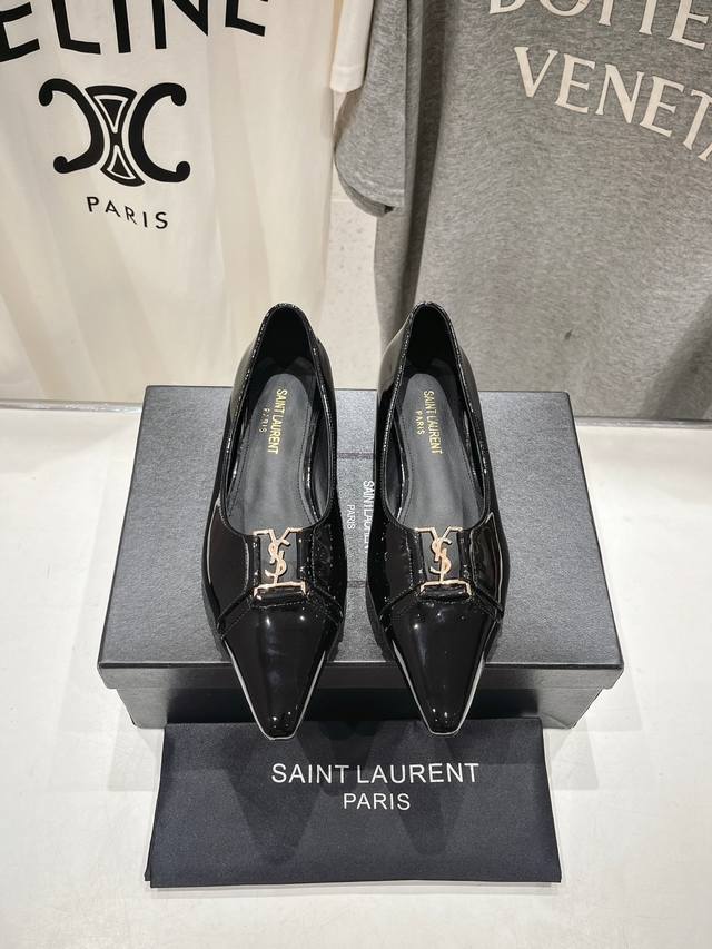 高版本出厂 Saint Laurent 圣罗兰ysl 24Ss早秋大热全新平底单鞋！ 经典cassander复古logo搭配野性自由高雅性感并存，收男也收女的y